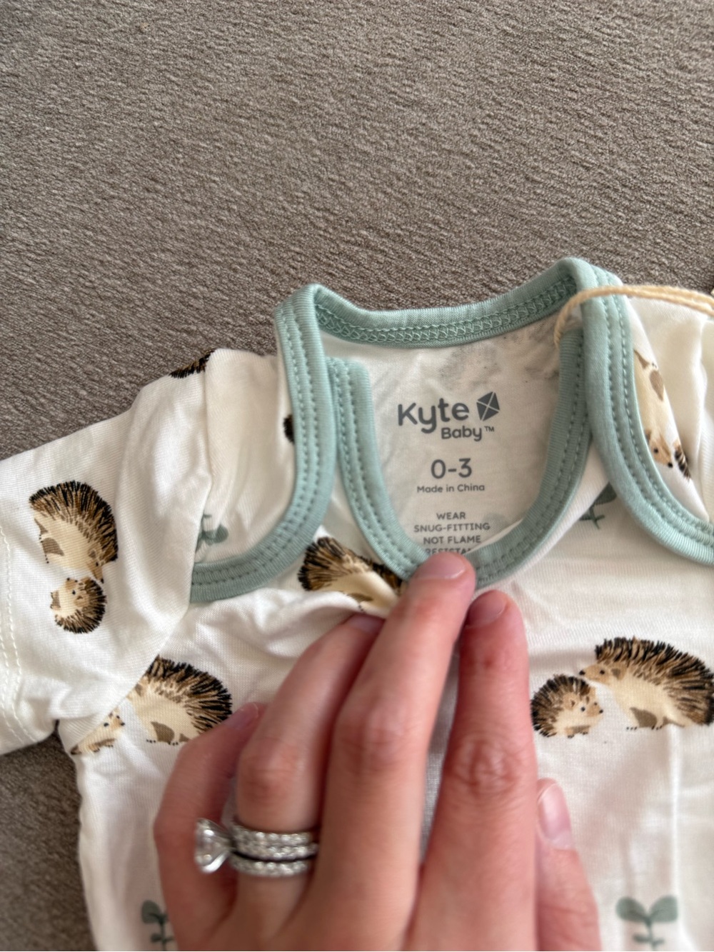 Kyte BABY Hedgehog Print Onesie NWT - Picture 2 of 2